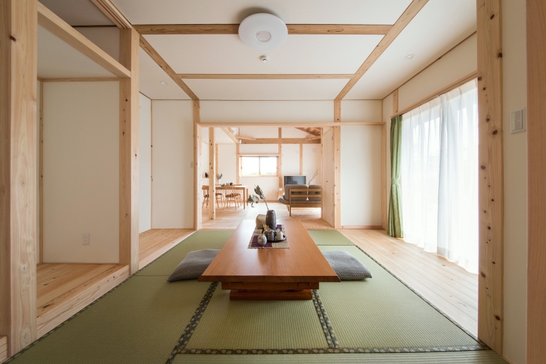 瓦屋根が美しい二世帯住宅LDK2-japanesuroom