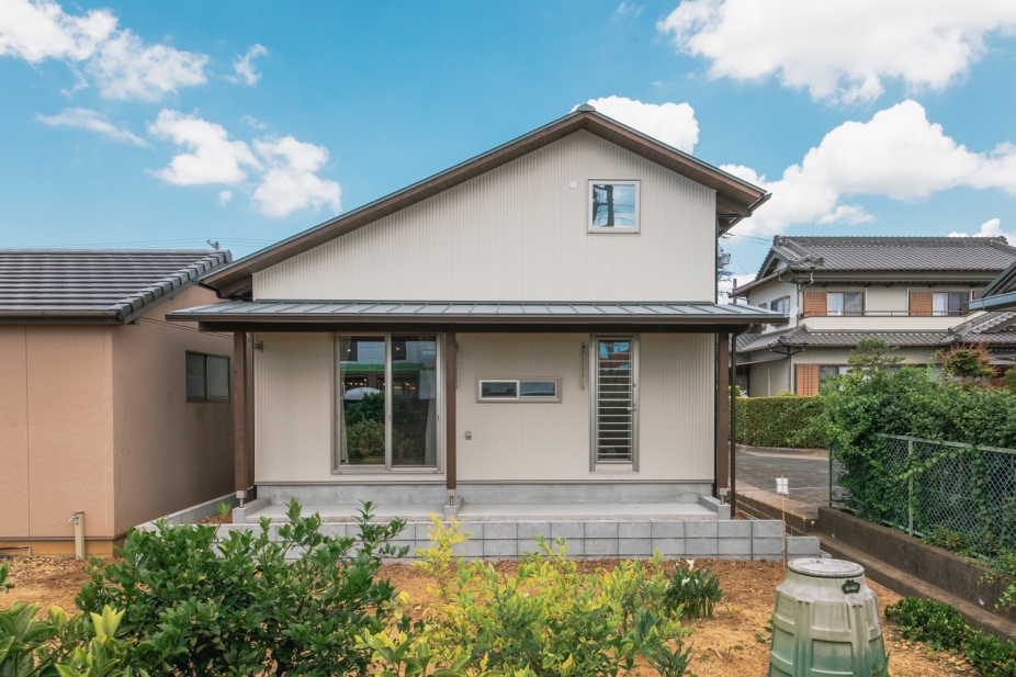 大屋根の平屋