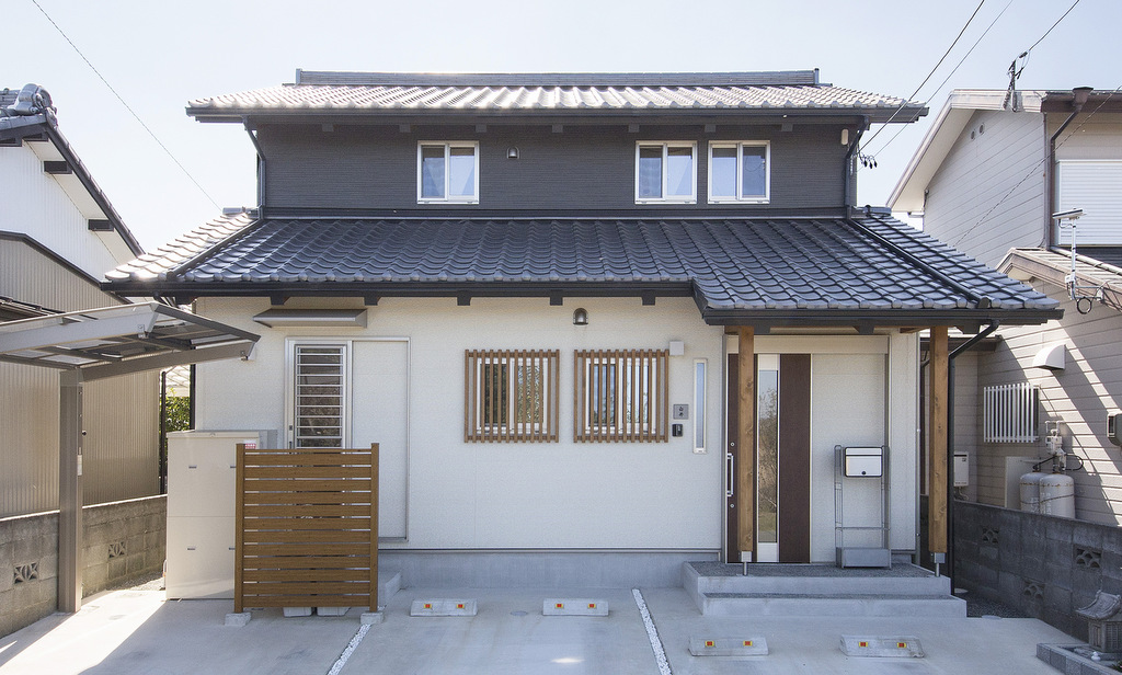 （4）断熱材付きの屋根・瓦屋根を利用する