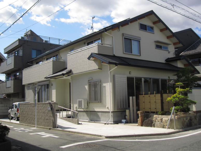エアー断震システムを採用した二世帯住宅（静岡県豊橋市）