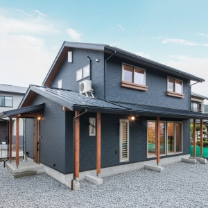 延長敷地を活かした和モダンの家